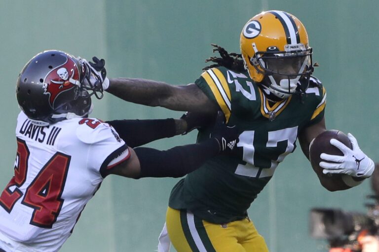 davante adams takes a swipe at the bears.